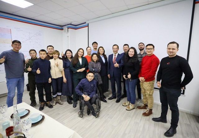 Айсен Николаев пообщался с блогерами