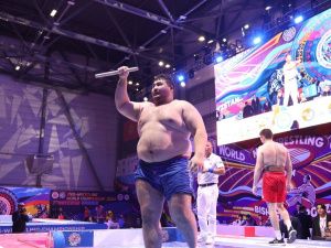 Якутский мас-рестлер Евгений Попов впервые стал абсолютным чемпионом мира