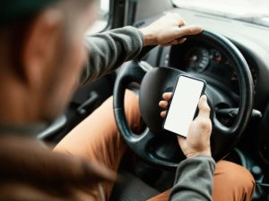 У водителя из Мирного мошенники похитили 15 млн рублей