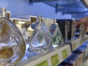 В Якутии уроженец Кемеровской области похитил в магазине туалетную воду для своей девушки