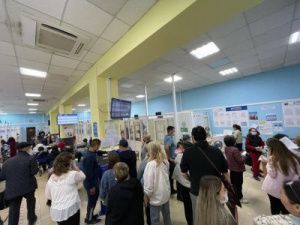 «Мы несем им деньги, а они их принять не могут»: Жители Якутска возмущены очередью в ДЭК»Якутскэнергосбыте» - фотофакт