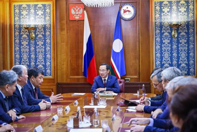 Айсен Николаев провел встречу с руководителями парламента Якутии