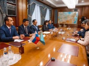 Посол Казахстана выразил интерес к сотрудничеству с Якутией в сфере IT-индустрии