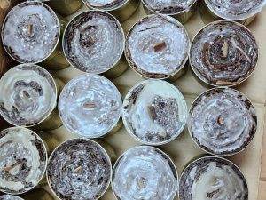 В Якутске волонтеры изготавливают окопные свечи для военнослужащих СВО