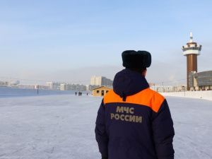 Специалисты МЧС России рекомендуют выбирать безопасные места зимнего отдыха