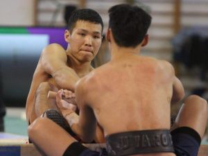 Выявлены лидеры первого дня чемпионата Якутии по национальному многоборью