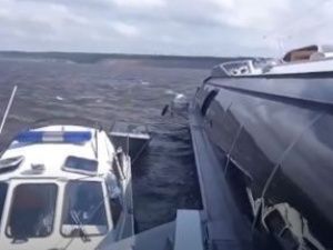 Опубликовано видео с севшим на мель теплоходом ЛОРПа