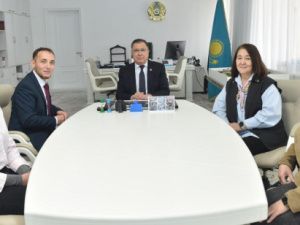 Депутат Ил Тумэна проводит международные встречи с антироссийскими деятелями