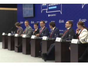 Айсен Николаев на Арктическом форуме внёс предложения по улучшению процесса цифровизации территории Арктики