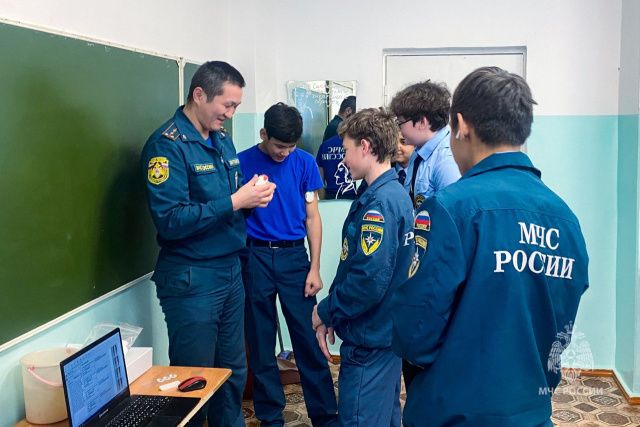 От дронов до психологии: кадеты МЧС осваивают профессию изнутри