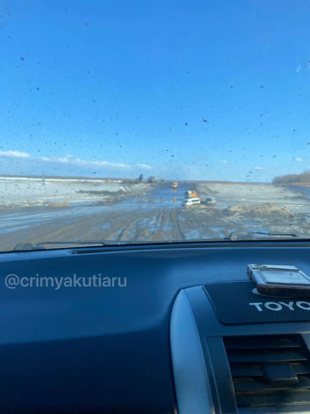 Фотофакт: Ситуация на переправе Якутск-Нижний Бестях