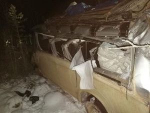 В Якутии слетел в кювет и перевернулся микроавтобус с пассажирами