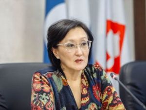 Сардана Авксентьева поздравила активистов движения «Юный горожанин» с Днем детских общественных объединений