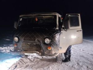 В Якутии водитель врезался в опору освещения, село осталось без света