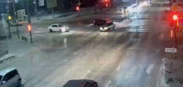 В Якутске водитель устроил ДТП на перекрестке