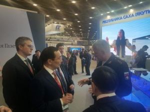 Айсен Николаев и командующий Северным флотом Николай Евменов подписали Соглашение о сотрудничестве