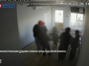 В Якутске подростки разгромили тёплую автобусную остановку «Сквер Гагарина»: материалы передадут в полицию