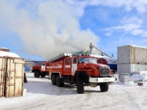 В Якутии из-за пожара в гараже сгорела иномарка