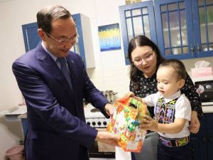 Айсен Николаев встретился с семьей военнослужащего из Анабарского района Якутии