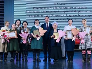 Айсен Николаев отметил роль женщин в сохранении и развитии традиционных духовно-нравственных устоев