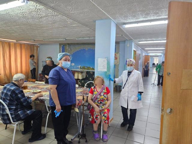 Усть-Янские врачи провели осмотр пожилых и инвалидов 