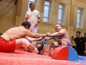 В Якутске стартовал Кубок Федерации по мас-рестлингу с участием сильнейших сборных