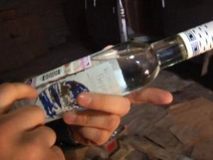 Сожители не смогли поделить бутылку водки