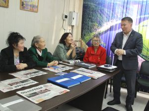 КОММУНИСТЫ, ВПЕРЕД!