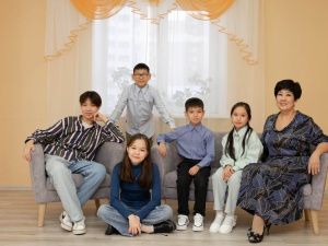 «Стала мудрой и сильной»: как сложилась судьба Карины Чикитовой, выжившей в глухой тайге