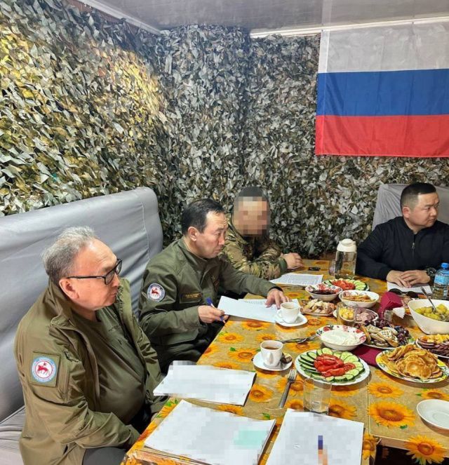 Айсен Николаев встретился в зоне СВО с военнослужащими из Якутии