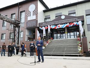 Глава Якутии принял участие в открытии новой школы в Кобяйском районе