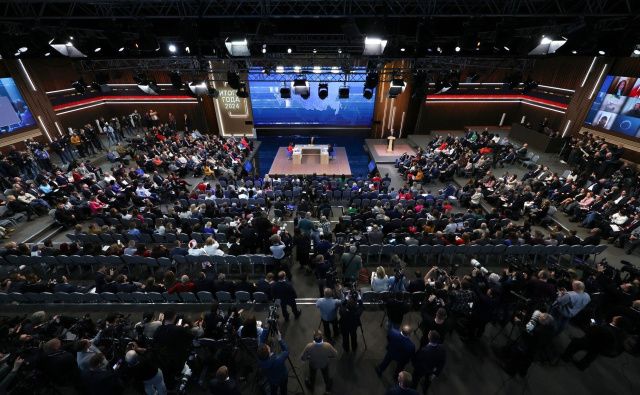 Владимир Путин подвел итоги года с россиянами