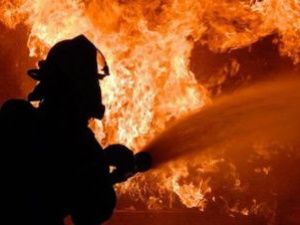 В Якутске сгорели 2 частных гаража и 2 автомобиля