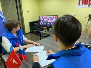 Отделения «Движения первых» Якутии и Докучаевска встретились через телемост