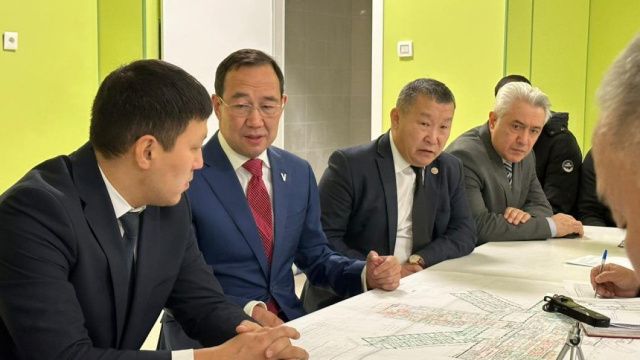 «Не сдадите — без голов все останетесь». Глава Якутии проверил ход строительства онкодиспансера в Якутске 