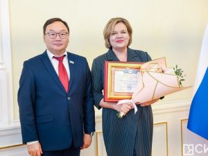 Госнаграды вручили отцам и матерям в Якутии
