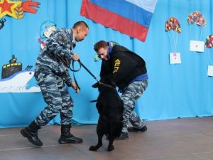 Сотрудники МВД Якутии провели социально-патриотическую акцию для детей, находящихся на длительном лечении в Национальном центре медицины