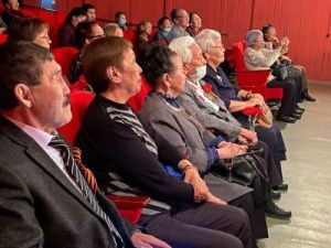 В честь Дня Победы ТЮЗ подарил ветеранам Октябрьского округа спектакль 