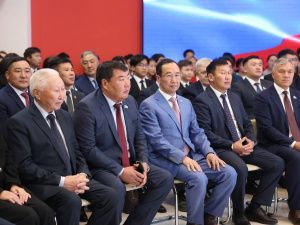 В селе Октемцы состоялось Торжественное собрание общественности, посвященное Дню государственности Якутии