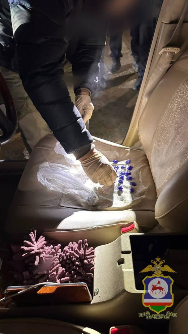 В Якутске на Покровском тракте полиция задержала двух студентов за попытку сбыта около 1 кг гашиша