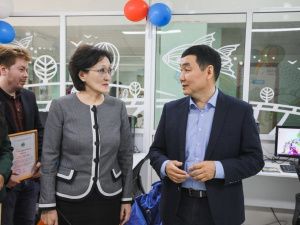 Сардана Авксентьева поздравила жителей дома-интерната для престарелых и инвалидов 