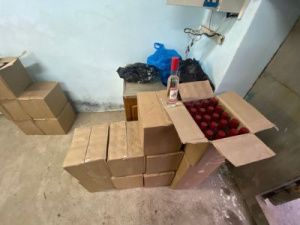 Пенсионер из Ленска незаконно хранил полтонны нелегальной водки с целью сбыта