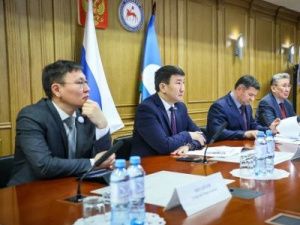 Впервые в истории Якутии законопроект республики внесен на рассмотрение заседания правительства на русском и якутском языках