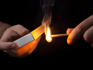 Суд в Якутии прекратил уголовное дело об убийстве: Мужчина ударил и связал потерпевшего, а потом поджег дом и скрылся