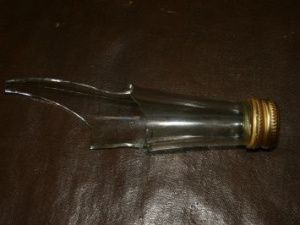 Житель Якутии зарезал "розочкой" родного брата за отказ дать ему денег