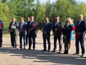 Айсен Николаев почтил память погибших первопроходцев Южной Якутии