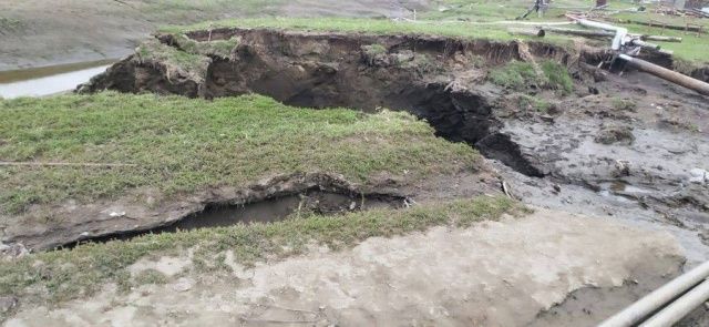 В якутском селе Дулгалах после паводка наблюдаются провалы в земле
