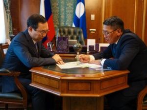 Айсен Николаев и Иван Павлов обсудили вопросы развития Момского района