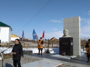 В Якутии отдали дань памяти выдающимся государственным деятелям Якутии Максиму Аммосову и Илье Винокурову