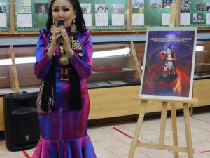 В Якутске открыли выставку, посвященную хомусистке-виртуозу Альбине Дегтярёвой